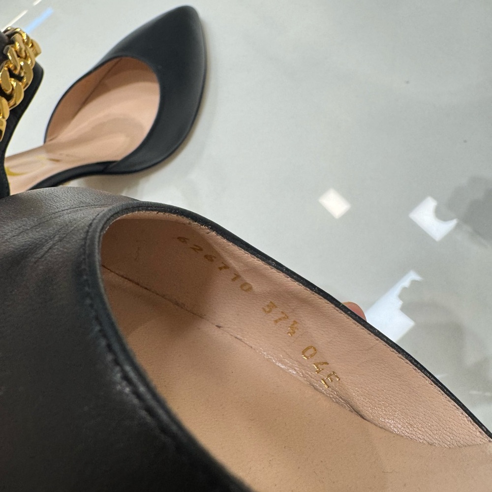Gucci Black Heels with Gold Chain Accent - Picture 5 of 5